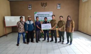 Perhutani Salurkan Bantuan TJSL Untuk Pembangunan Mushola Al Zihad di Garut Perhutani Salurkan Bantuan TJSL Untuk Pembangunan Mushola Al Zihad di Garut