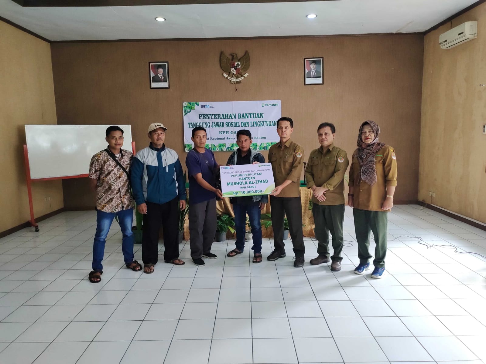 Perhutani Salurkan Bantuan TJSL Untuk Pembangunan Mushola Al Zihad di Garut