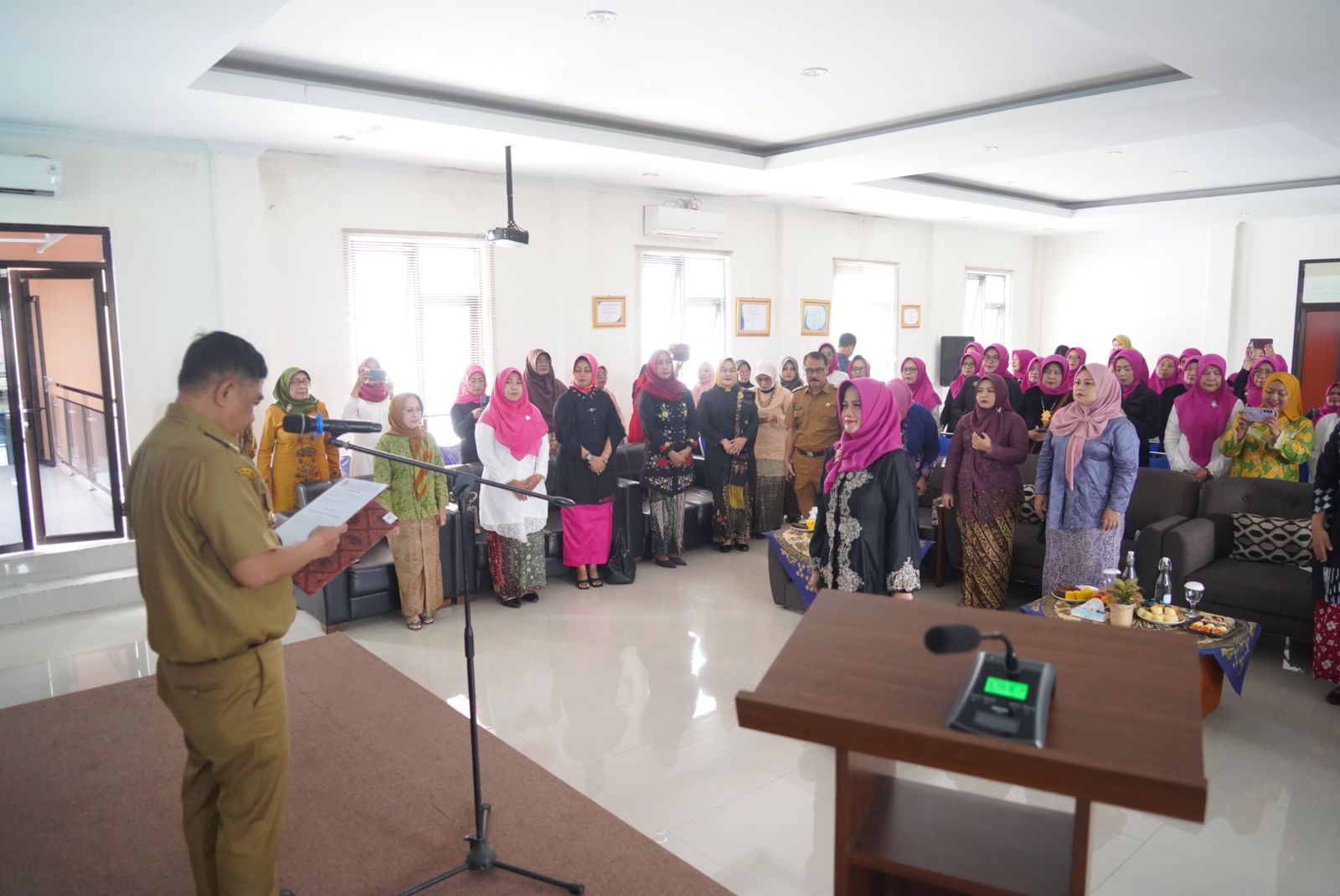 Tekankan Peran Perempuan dalam Pembangunan Bangsa, Bupati Garut Lantik Pengurus GOW 2025–2030