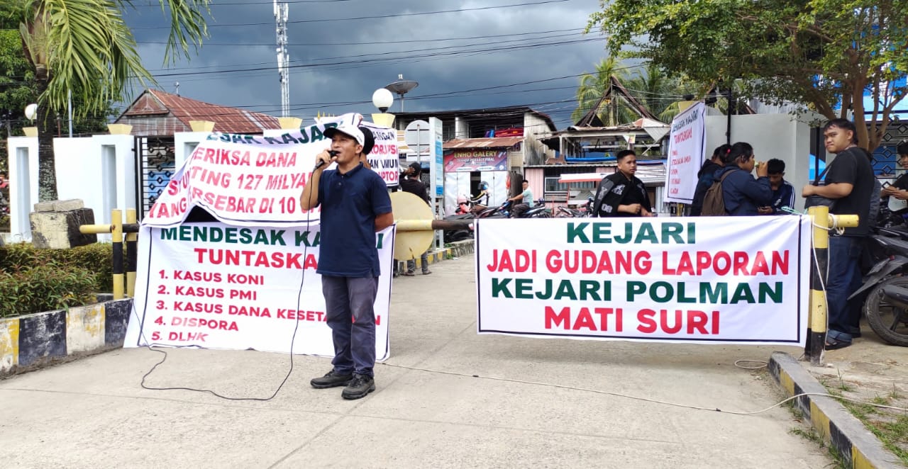 Lemah Tangani Kasus-Kasus Korupsi, Kejari Polman Digeruduk Puluhan Aktivis Anti Korupsi