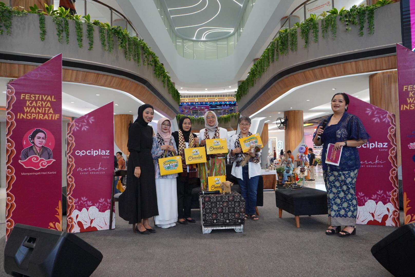 Talkshow Hari Kartini, DPPKBP3A Ajak Perempuan Garut Tingkatkan Pendidikan