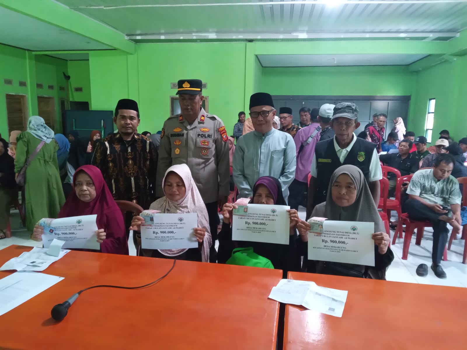 Pemerintah Desa Mekarluyu Realisasikan BLT-DD TA 2025 Kepada 50 KPM