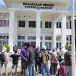 Puluhan Aktivis Anti Korupsi Sulbar Desak Kejari Polman Usut Dugaan Korupsi di Pemkab Polman