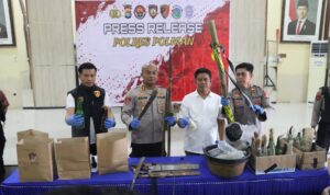 Kapolres Polman Gelar Press Release Terkait Kericuhan Saat Eksekusi Lahan dan Rumah di Dusun Palluddai Desa Katumbangan