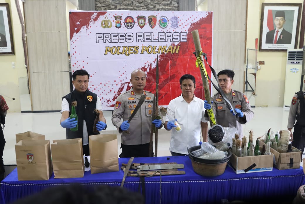Kapolres Polman Gelar Press Release Terkait Kericuhan Saat Eksekusi Lahan dan Rumah di Dusun Palluddai Desa Katumbangan