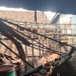 Mak Kineung Nyaris Tertimbun Reruntuhan Rumah Tidak Layak Huni Miliknya Yang Ambruk Diguyur Hujan Deras